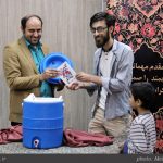 عباس احمدی با کلمن به بیست و چهارمین محفل شعر “مهر و ماه” آمد عباس احمدی با کلمن به بیست و چهارمین محفل شعر “مهر و ماه” آمد