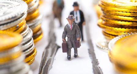 شعر طنز : یک نوجوان به خانه، برده دو تن طلا را