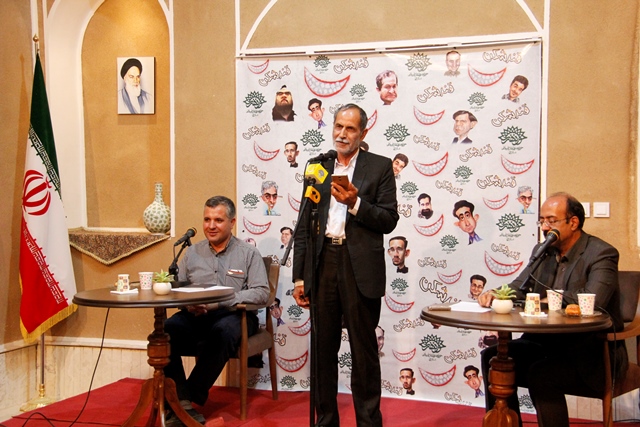 نوزدهمین محفل طنز «قندشکن» در یزد برگزار شد