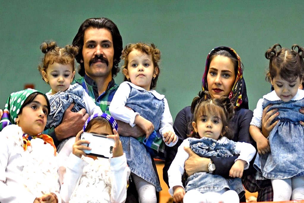 شعر طنز فرزند آوری : باغ سرایت میشود لبریز لبخند، آنگاه که میآوری در خانه فرزند